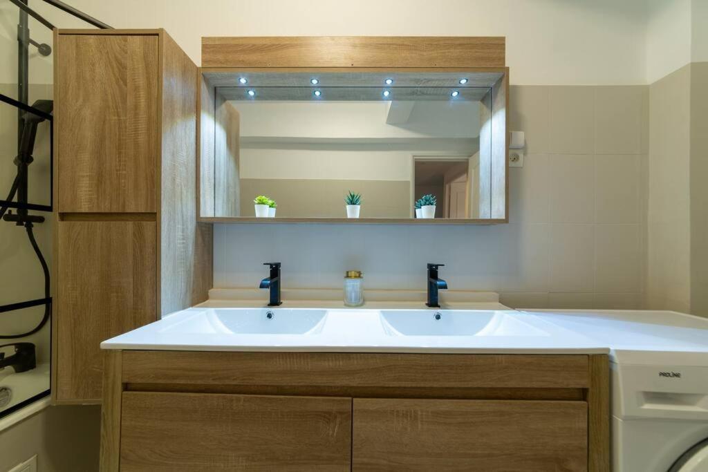 Apartament Elegant T3 Le Petit Palais Awinion Zewnętrze zdjęcie